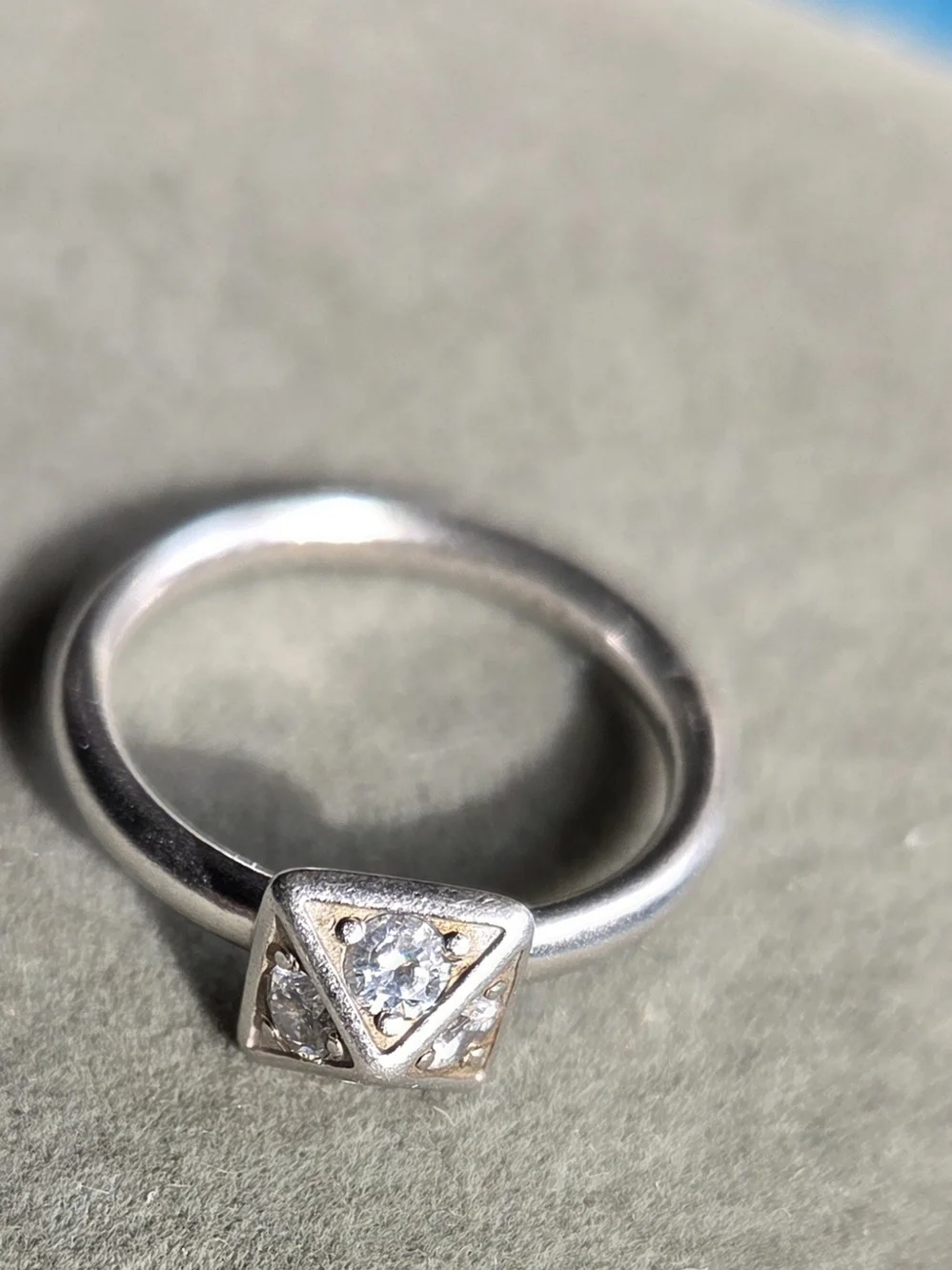 Jennifer Lopez Pyramid Ring Sterling Silver 925  Four Clear Gemstones Size 8.25